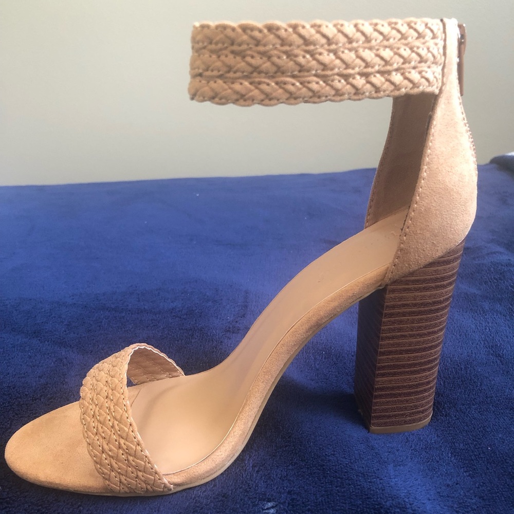 Heels - Picture 3 of 4